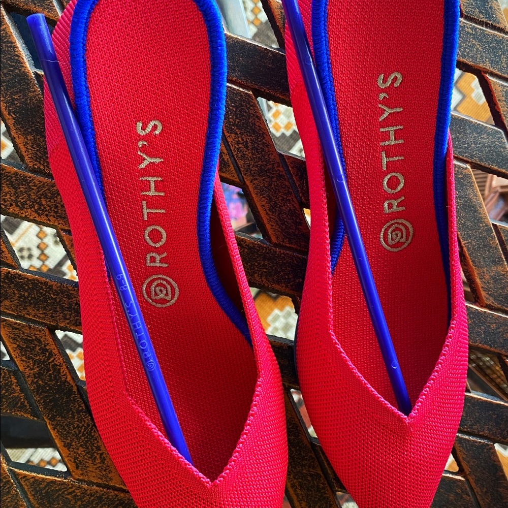 Roth’s pointed toe flats